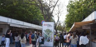 Multitud de personas en la Fira del Llibre de València 2026