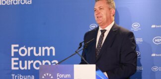 Ponente en el Fórum Europa durante un evento en Valencia