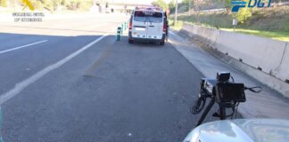 Un Guardia Civil fuera de servicio detiene en la V-30 al conductor ebrio de una furgoneta, implicado en un accidente con una moto Guardia Civil deteniendo a un conductor ebrio en la V-30
