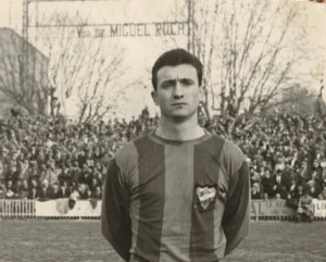 José Paredes, jugador del Levante UD y Valencia CF en un homenaje