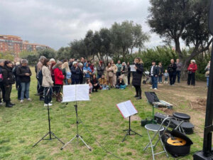 Voluntarios rinden homenaje a las víctimas de la DANA en Russafa