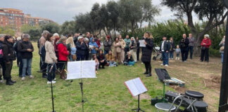 Voluntarios rinden homenaje a las víctimas de la DANA en Russafa