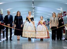 Inauguración de la Exposición del Ninot en Valencia con autoridades y falleras.