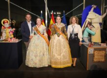 Inauguración de la Exposición del Ninot 2026 en Torrent con ninots y autoridades.