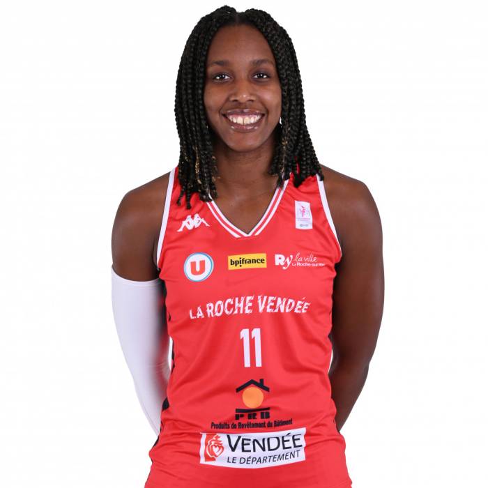 Kendra Chery en uniforme de baloncesto con el número 11