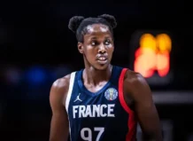 Valencia Basket incorpora talento europeo y refuerza su perímetro con Kendra Chery hasta final de temporada Kendra Chery jugando baloncesto con la camiseta de Francia