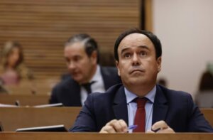 Juanfran Pérez Llorca durante la sesión de control en Les Corts