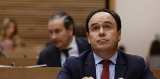 Juanfran Pérez Llorca durante la sesión de control en Les Corts