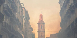 Miles de falleros inundan de pólvora València en una Macrodespertà masiva que marca el inicio sonoro de las Fallas 2026 Miles de falleros en el centro de Valencia durante la Macrodespertà de las Fallas 2026