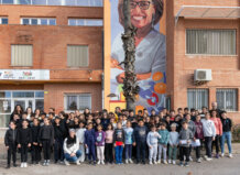 Mural en CEIP El Crist de Meliana con estudiantes y artistas