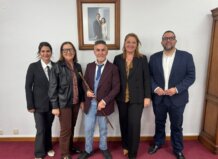 Nicolás Pérez con su equipo tras asumir la alcaldía de Llocnou de la Corona