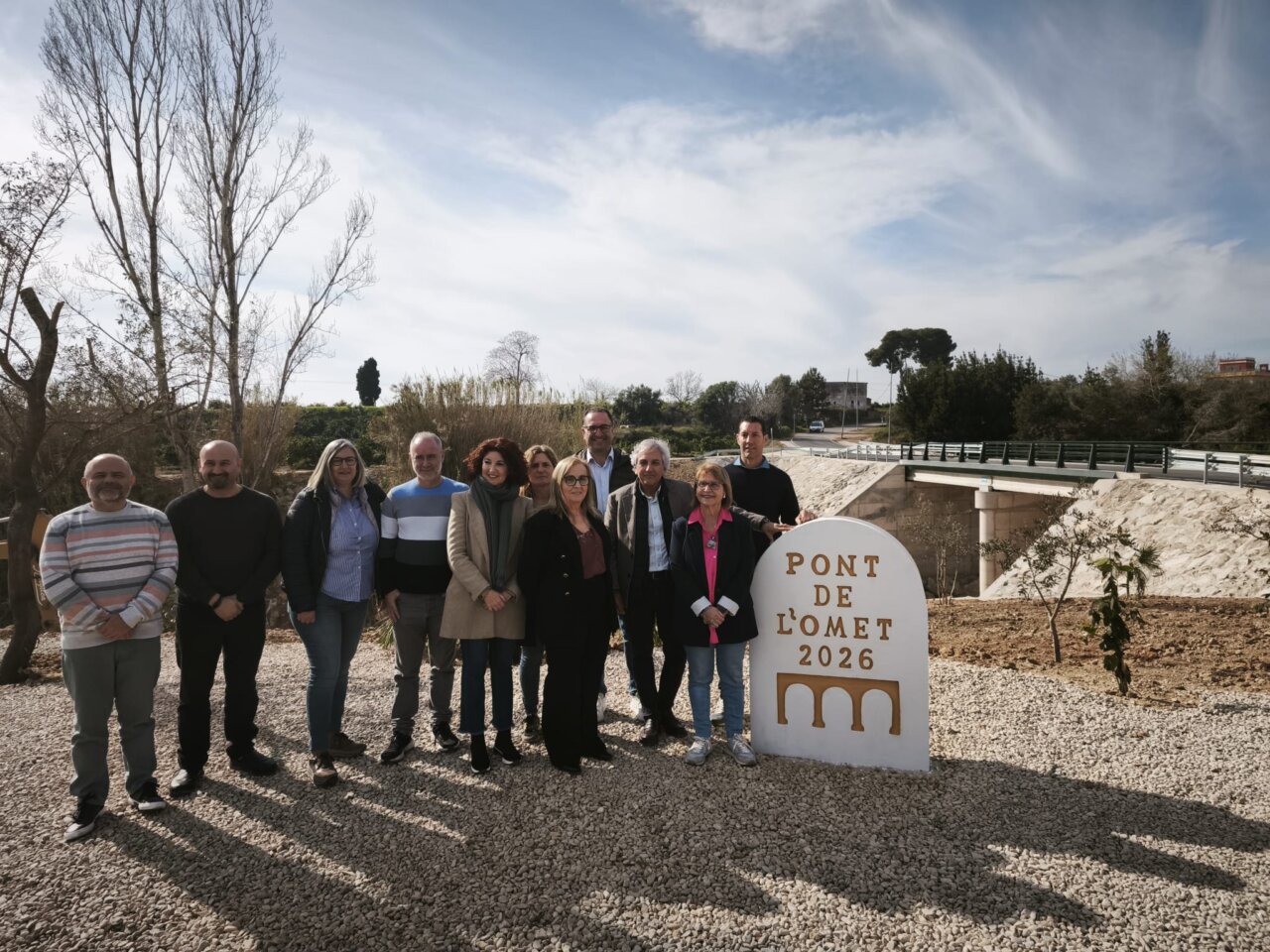 Inauguración del nuevo puente de l’Omet en Picassent con autoridades locales.