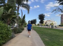 Personas caminando y haciendo ejercicio al aire libre en Quart de Poblet