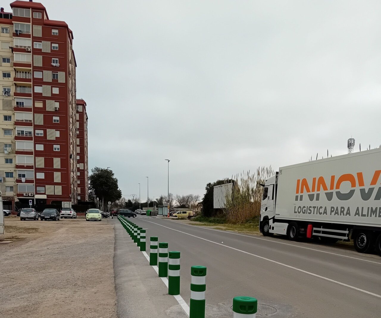 Paso peatonal y ciclista en La Pobla de Farnals con señalización