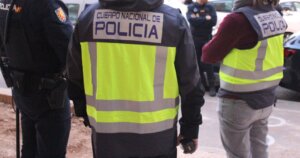 Agentes del Cuerpo Nacional de Policía en acción en Valencia