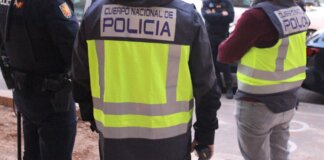 Agentes del Cuerpo Nacional de Policía en acción en Valencia