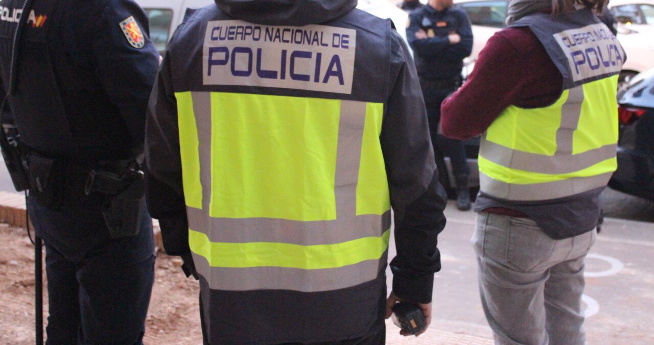Agentes del Cuerpo Nacional de Policía en acción en Valencia