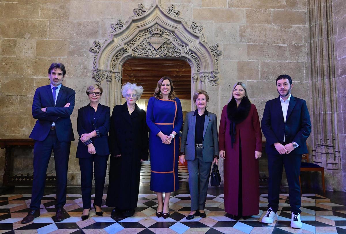 Entrega de premios al Mérito Cultural en Valencia con varios asistentes