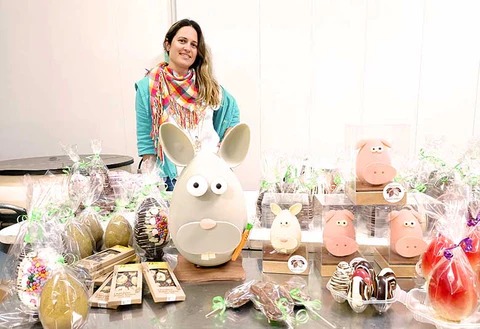 Patricia Andreu en su stand de chocolates con productos artesanales