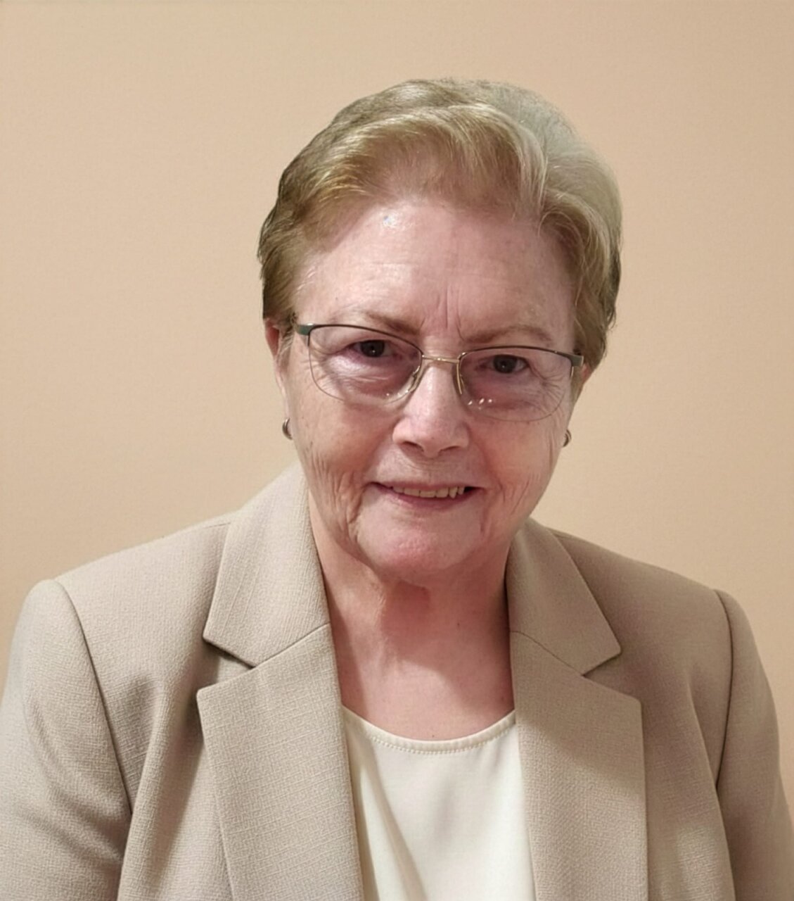 Retrato de Amparo Fandos, profesora y pianista reconocida en Torrent.