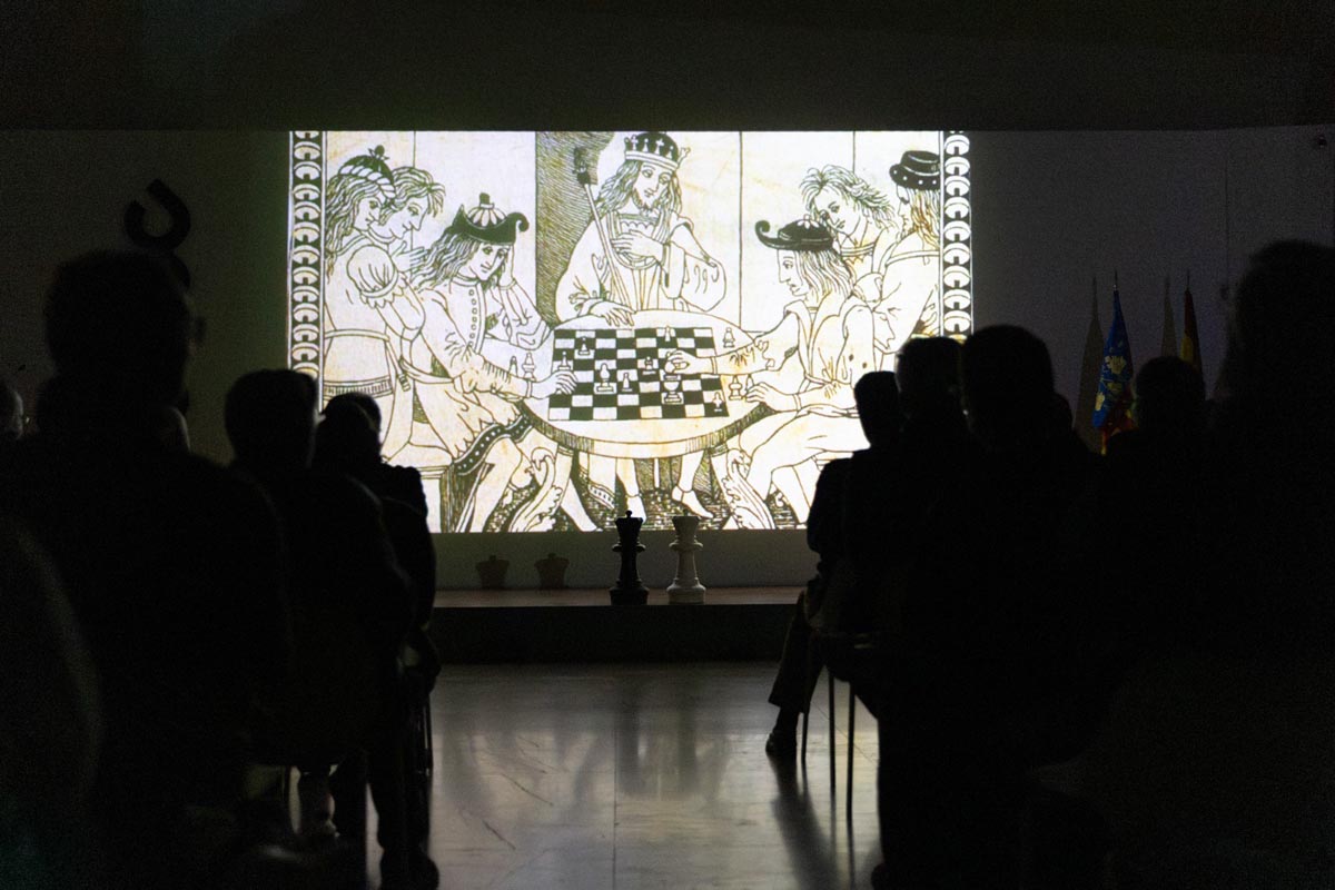 Proyección del documental sobre ajedrez en Valencia con público asistente