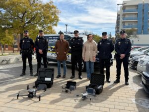 La Policía Local de Paterna presenta tres nuevos drones para mejorar la vigilancia.
