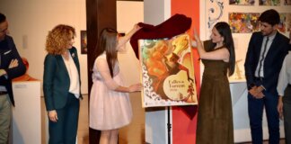Presentación del cartel de las Fallas de Torrent 2026 en un evento cultural.