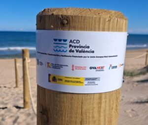 La Diputació de València instal·la un sistema de protecció dunar a la platja de Meliana