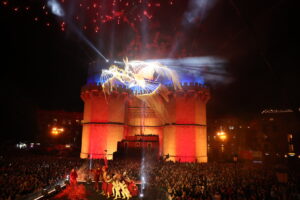Espectacle de llums i focs artificials durant les Falles a València
