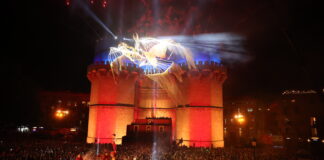 Espectacle de llums i focs artificials durant les Falles a València