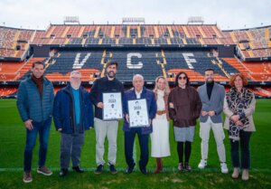 El Valencia CF y Puçol celebran el Año Claramunt en Mestalla.
