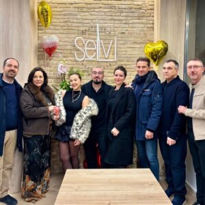 La pastelería Selvi reabre sus puertas tras 459 días de cierre.