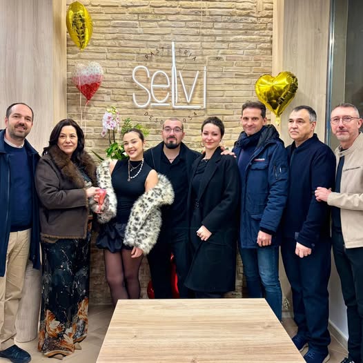 La pastelería Selvi reabre sus puertas tras 459 días de cierre.