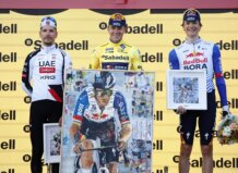 Remco Evenepoel en el podio de la Volta a la Comunitat Valenciana 2026