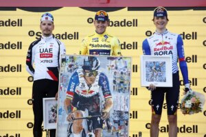 Remco Evenepoel en el podio de la Volta a la Comunitat Valenciana 2026