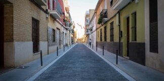 Vista de la calle Reyes Católicos en Torrent tras su renovación.
