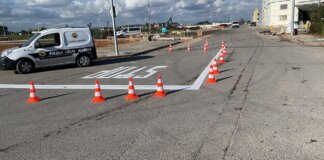 Pintura de señalización vial en Alaquàs con conos de tráfico.