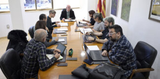Reunión del Ayuntamiento de Paiporta sobre la reconstrucción de infraestructuras hidráulicas.