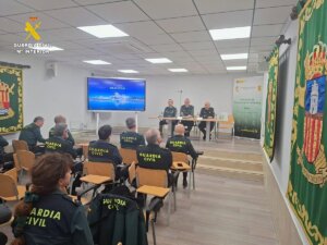 Reunión de la Guardia Civil sobre el uso ilegal de pirotecnia en Benimaclet