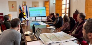 Reunión de representantes municipales para coordinar acciones tras la DANA