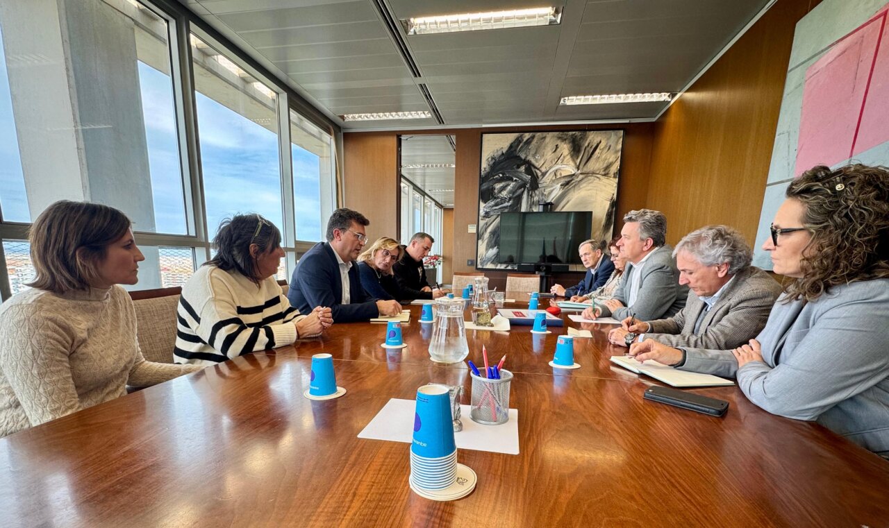 La Generalitat vuelve a reclamar al Gobierno central el soterramiento del paso a nivel de Alfafar para hacerlo compatible con el proyecto de parques inundables 