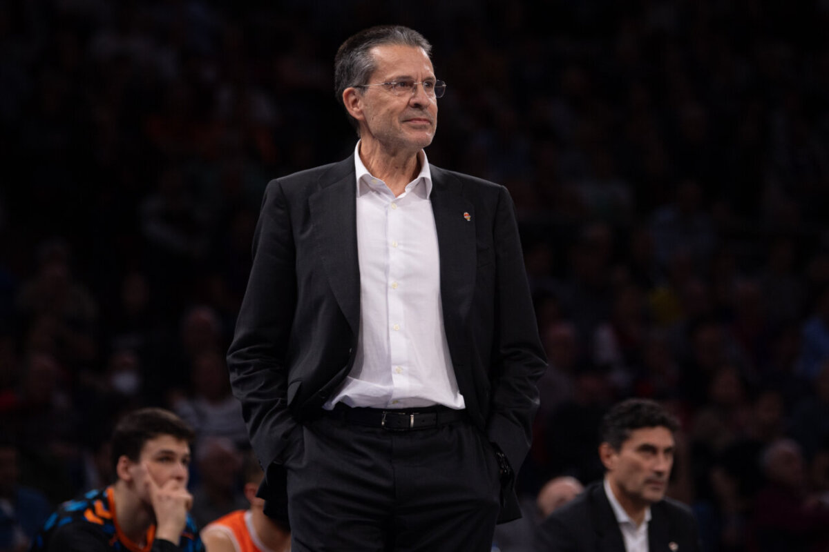 Entrenador del Valencia Basket durante un partido de Euroliga