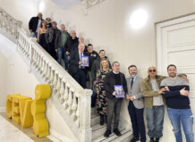 14 djs históricos de la ruta llenarán de música remember la Ciutat de les Arts i les Ciències el 28 de febrero Grupo de personas en la presentación del festival Sonido de Valencia Remember de Les Arts