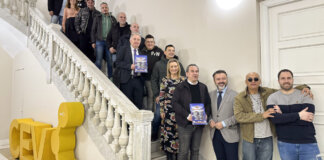 Grupo de personas en la presentación del festival Sonido de Valencia Remember de Les Arts