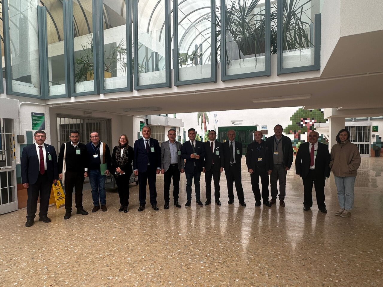 Delegación internacional en visita a la prisión de Picassent para proyecto de innovación social.