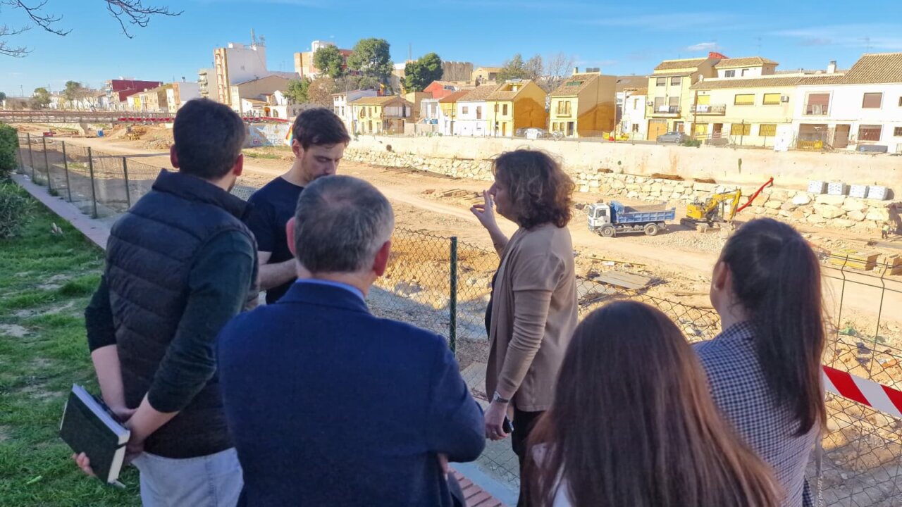 Representantes europeos visitan municipios afectados por la DANA para evaluar la reconstrucción.