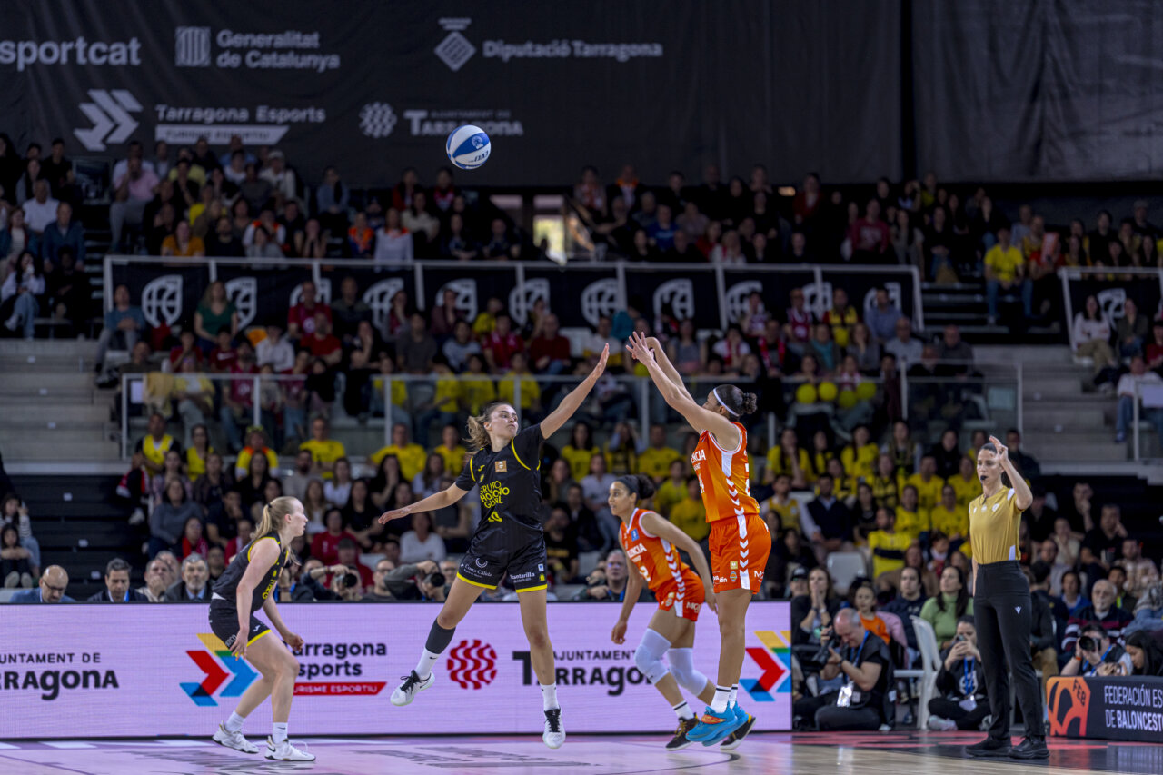 Jugadoras de Valencia Basket en acción durante la Copa de la Reina 2026.