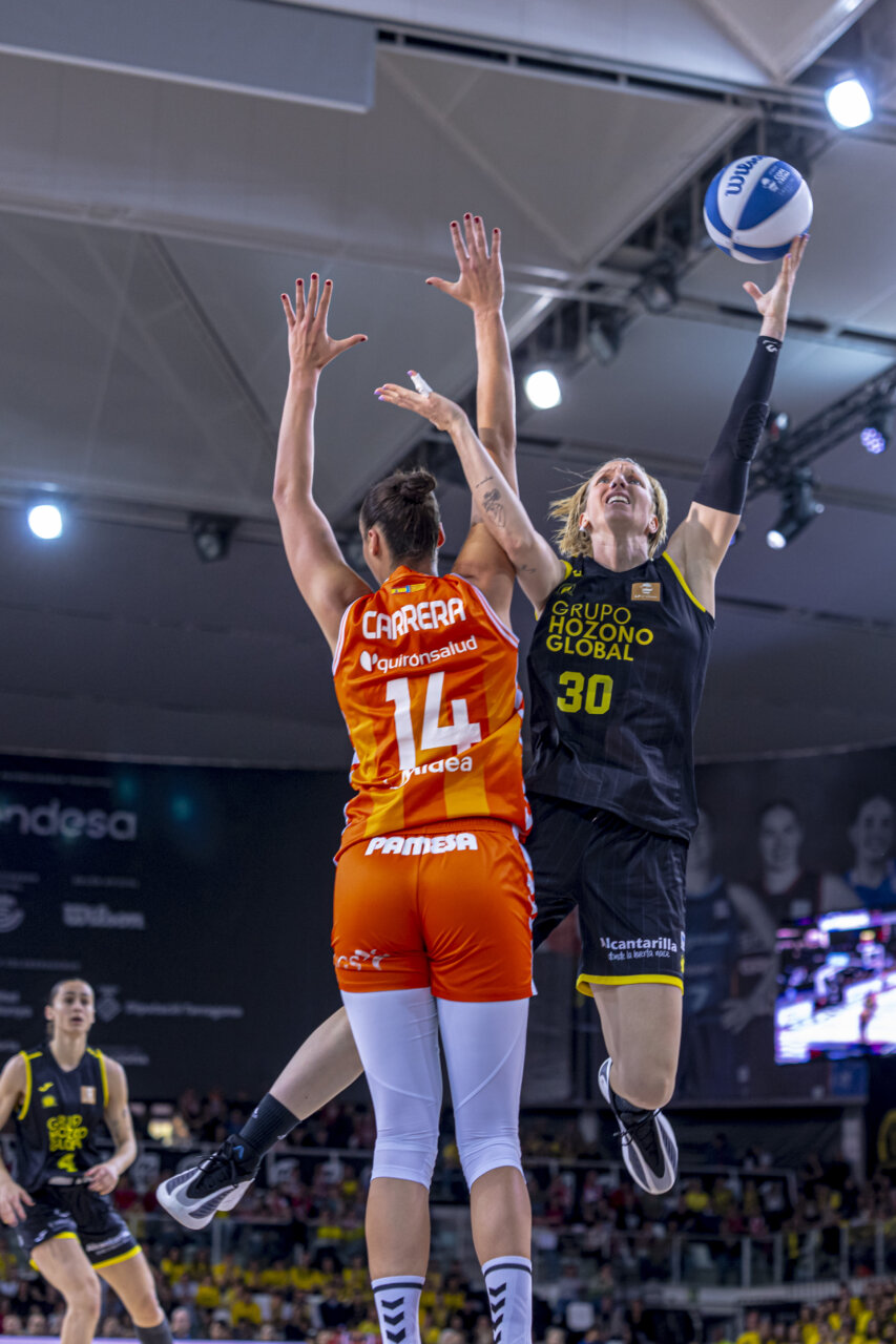 Jugadoras de baloncesto compitiendo en la Copa de la Reina 2026