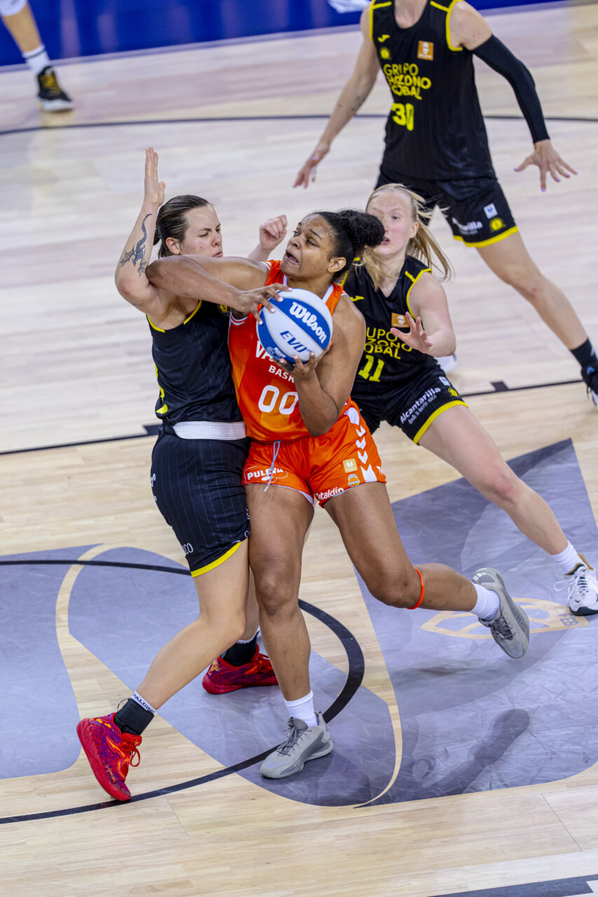 Jugadoras de Valencia Basket en acción durante la Copa de la Reina 2026.