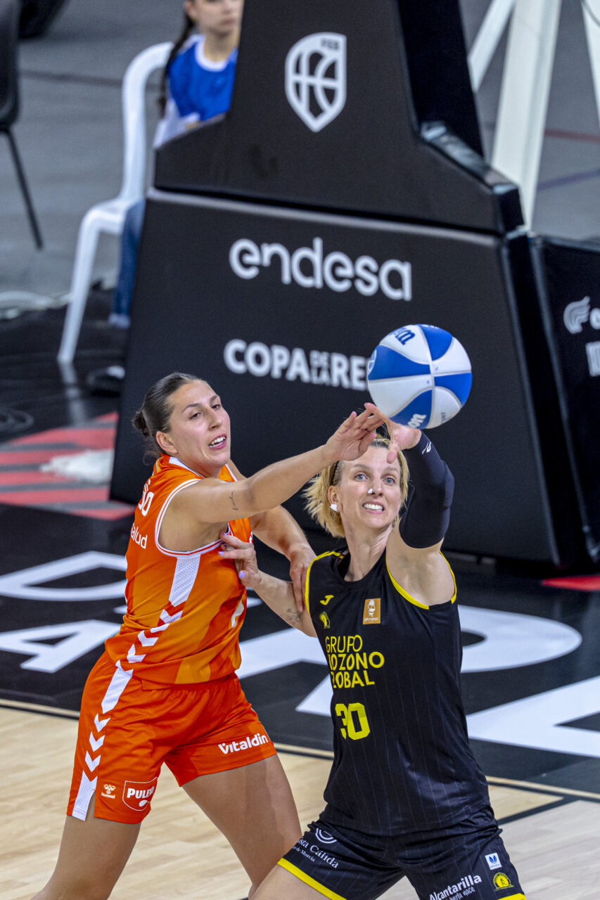 Jugadoras de baloncesto compiten en la Copa de la Reina 2026